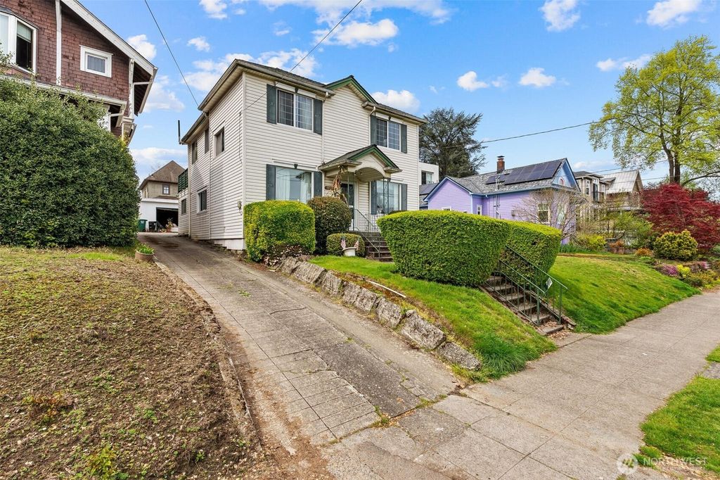 Photo of 1613 24th Avenue, Seattle, WA 98122 (MLS # 2510691)
