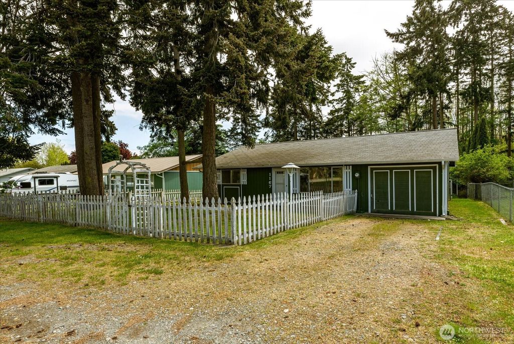 Photo of 1167 Sparrow Drive, Oak Harbor, WA 98277 (MLS # 2515996)