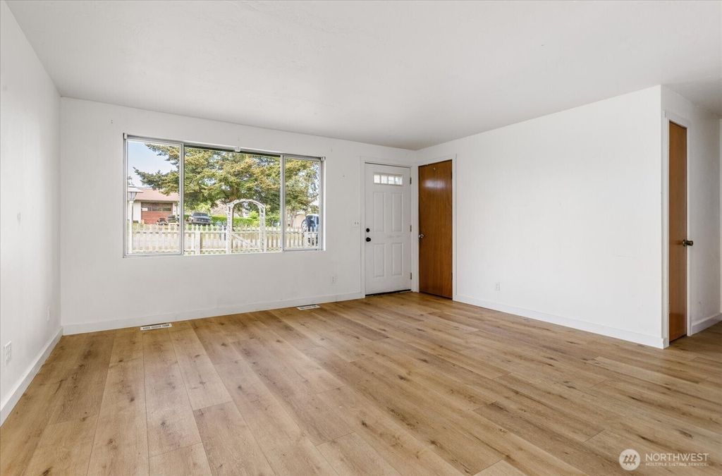 Photo of 1167 Sparrow Drive, Oak Harbor, WA 98277 (MLS # 2515996)