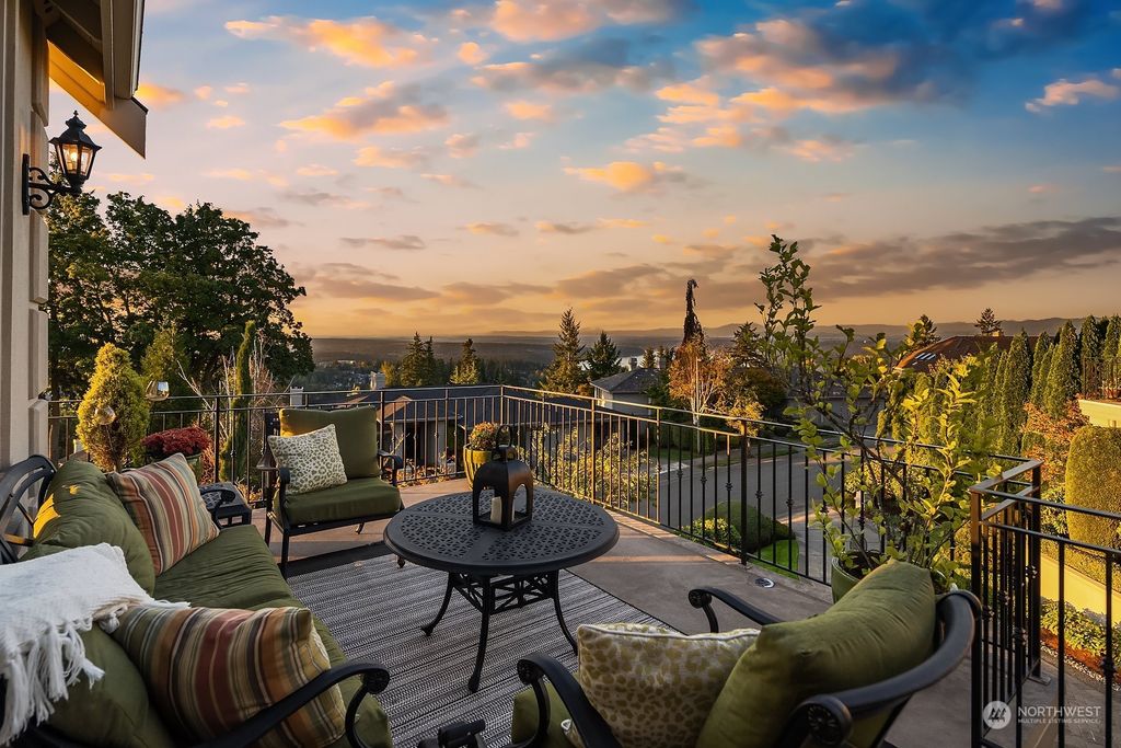 Photo of 16785 SE 58th Place, Bellevue, WA 98006 (MLS # 2162654)
