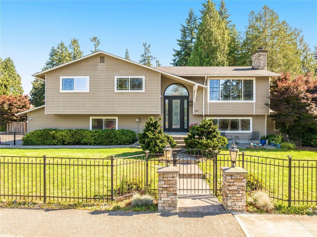 Photo of 804 15th Street SW, Edmonds, WA 98020 (MLS # 2560164)