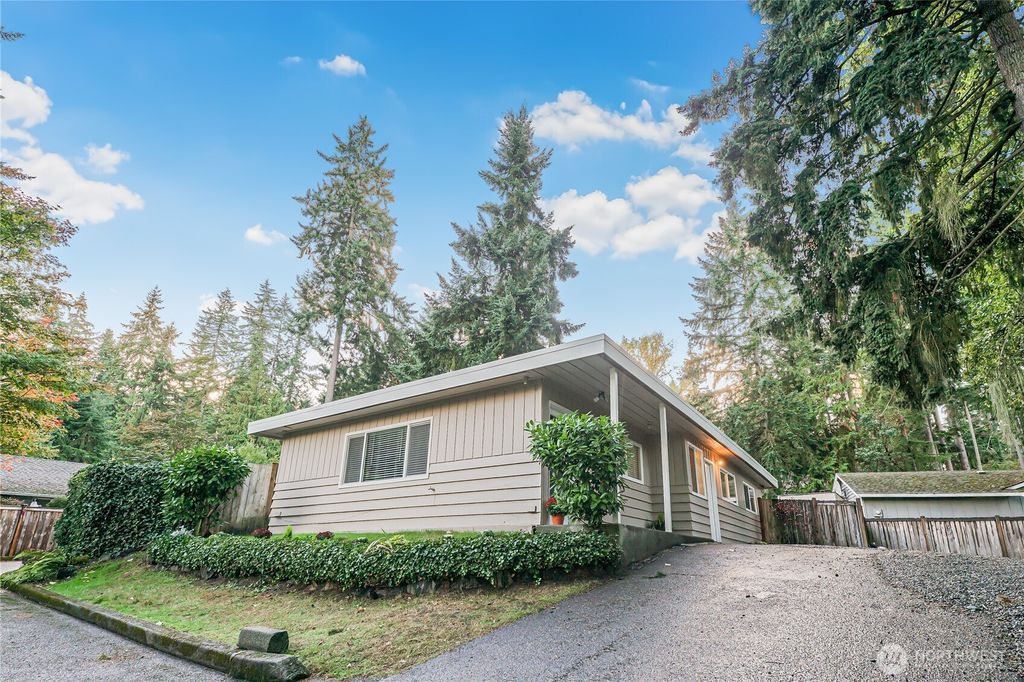 Photo of 1126 NE 197th Court, Shoreline, WA 98155 (MLS # 2448477)