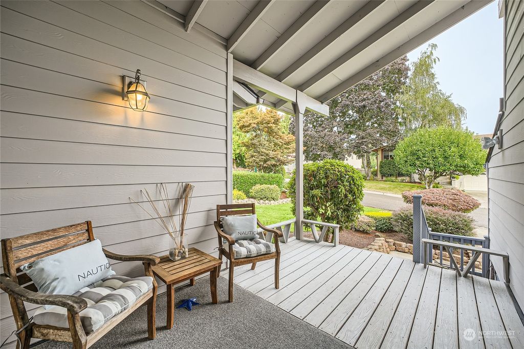 Photo of 13071 SE 160th Place, Renton, WA 98058 (MLS # 2294957)