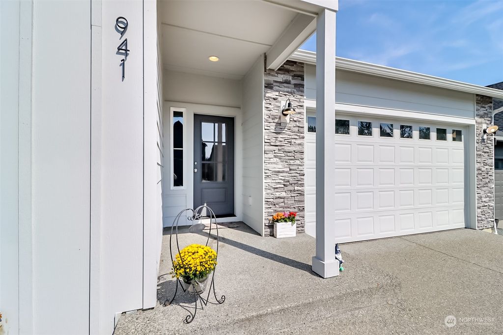 Photo of 941 Yew Avenue, Sultan, WA 98294 (MLS # 2320292)