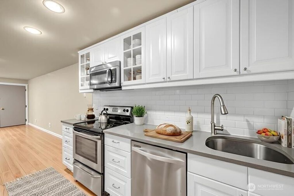 Photo of 2939 76th Avenue SE #41B, Mercer Island, WA 98040 (MLS # 2507515)