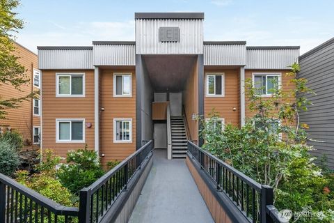 Photo of 738 Kirkland Circle #E202, Kirkland, WA 98033 (MLS # 2455070)