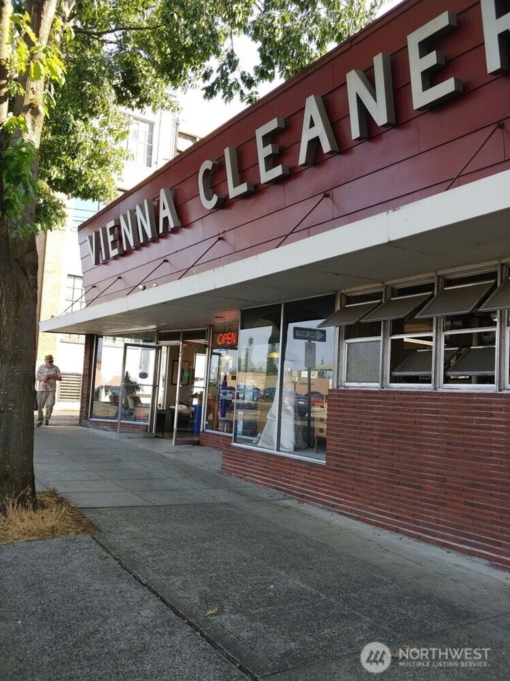 Photo of 206 E Magnolia Street, Bellingham, WA 98225 (MLS # 2509132)