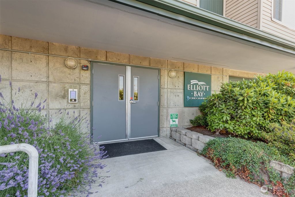 Photo of 524 6th Avenue W #403, Seattle, WA 98119 (MLS # 2141099)