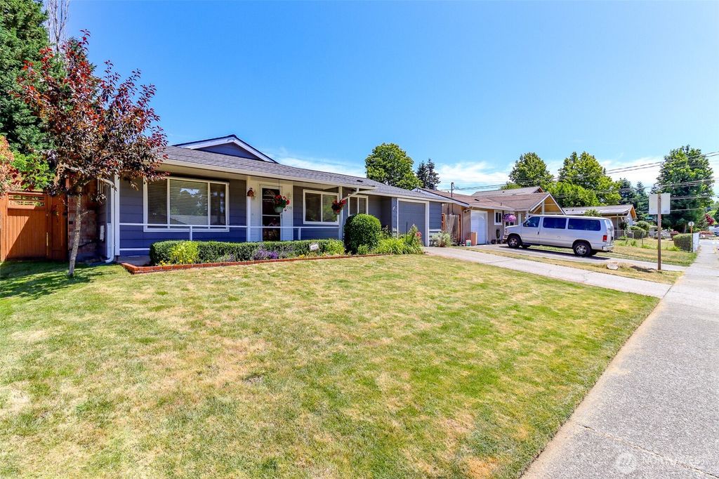 Photo of 16730 126th Avenue SE, Renton, WA 98058 (MLS # 2401864)