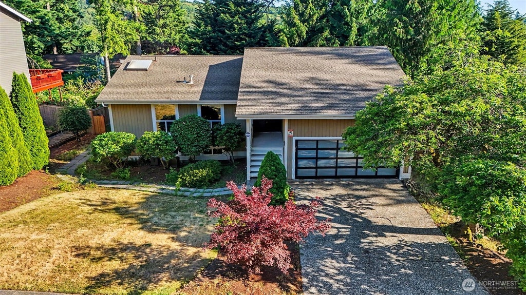 Photo of 14023 SE 60th Street, Bellevue, WA 98006 (MLS # 2587652)