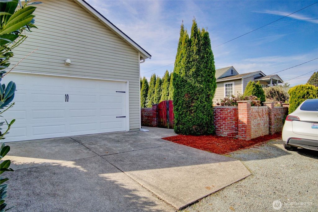 Photo of 1320 E Fairhaven Avenue, Burlington, WA 98233 (MLS # 2498650)