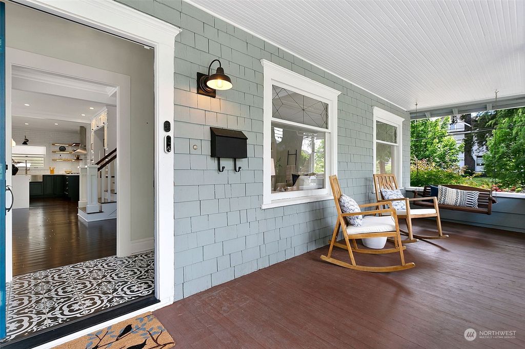 Photo of 1702 Nob Hill Avenue N, Seattle, WA 98109 (MLS # 2128563)