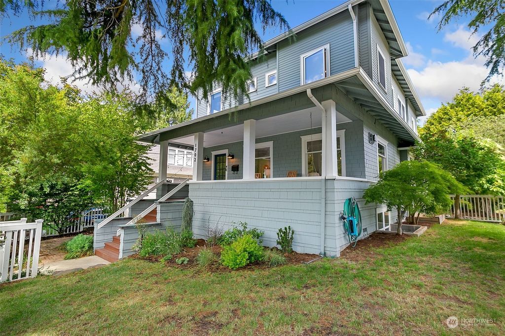 Photo of 1702 Nob Hill Avenue N, Seattle, WA 98109 (MLS # 2128563)
