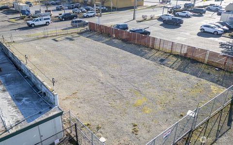 Photo of 321 State Avenue N, Kent, WA 98030 (MLS # 2453858)