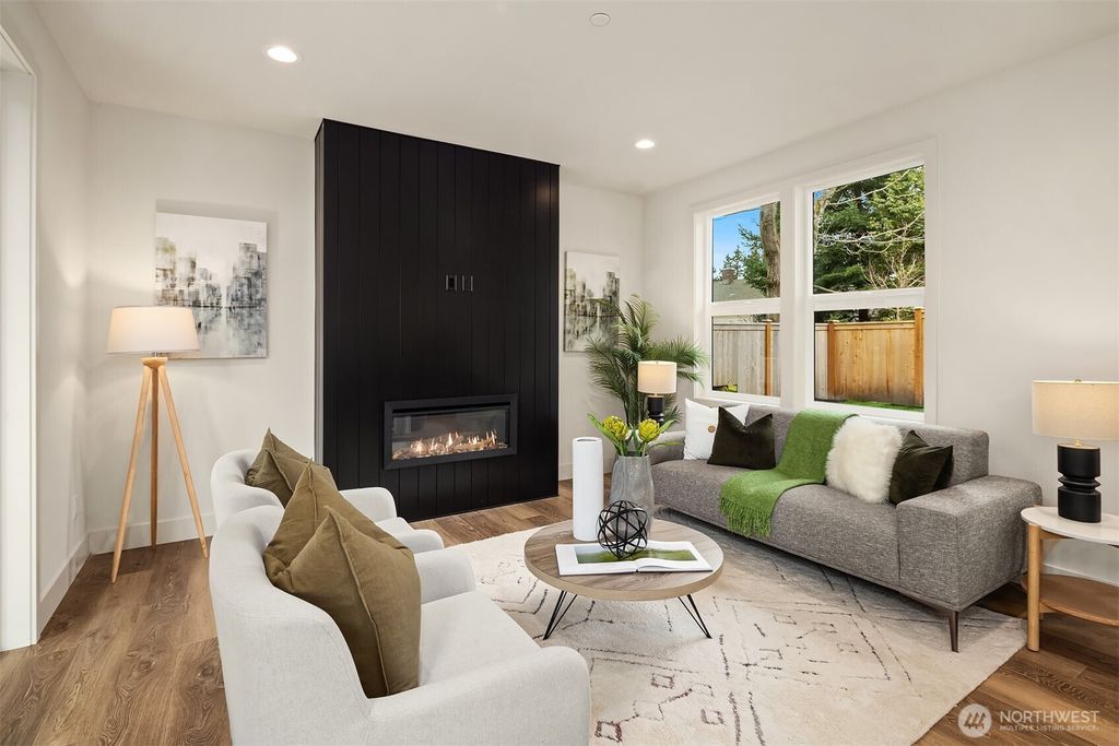 Photo of 817 18th Avenue W, Kirkland, WA 98033 (MLS # 2522037)