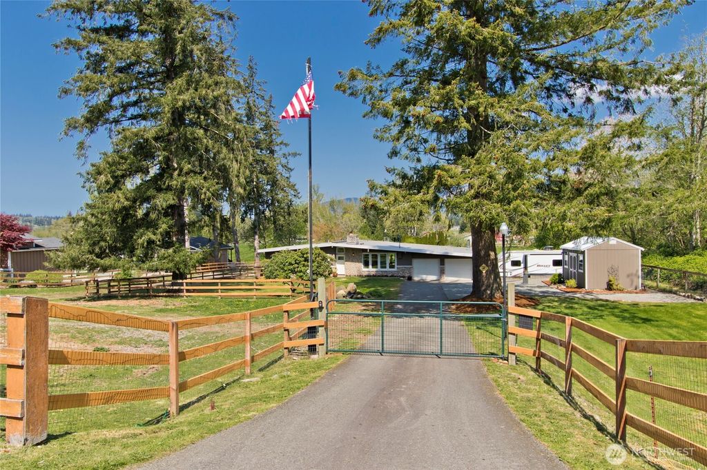 Photo of 27430 SE 208th Street, Maple Valley, WA 98038 (MLS # 2364617)