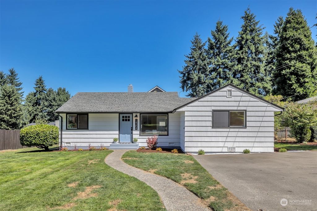 Photo of 14204 6th Avenue S, Burien, WA 98168 (MLS # 2146883)