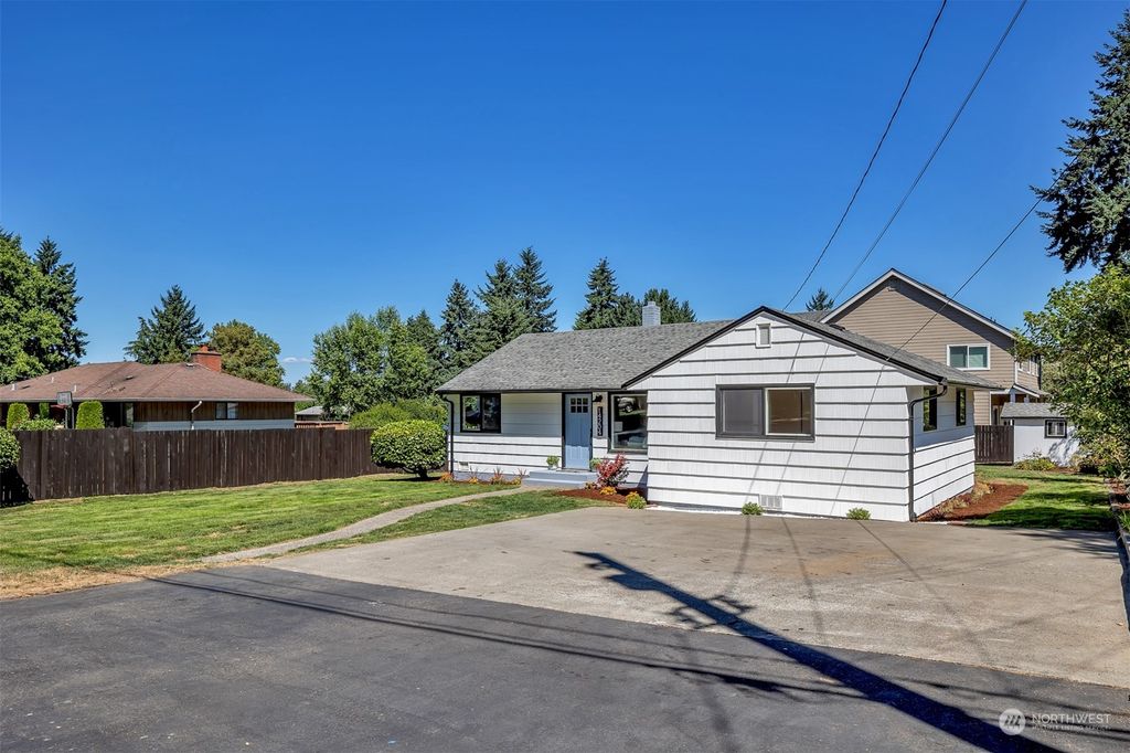 Photo of 14204 6th Avenue S, Burien, WA 98168 (MLS # 2146883)