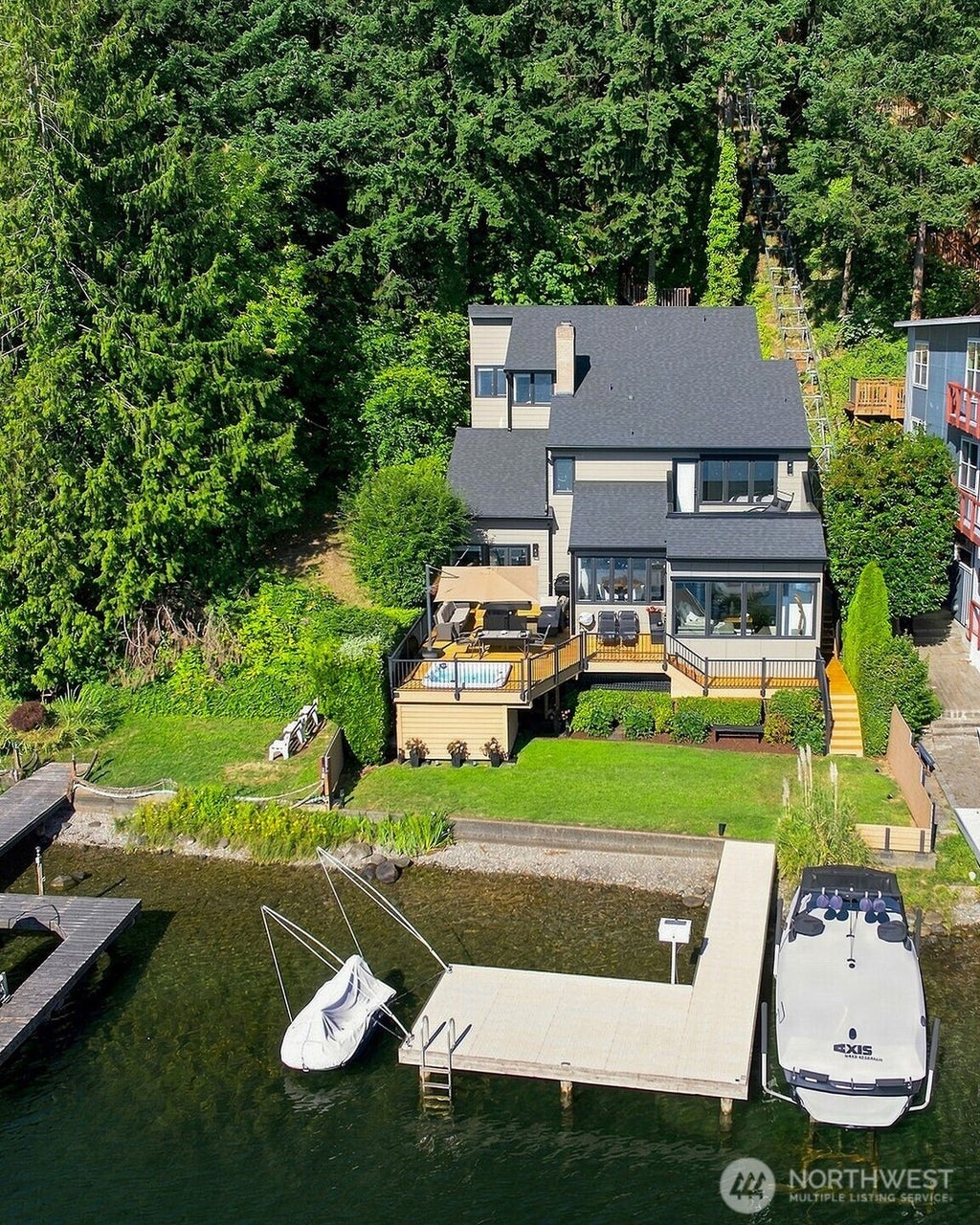Photo of 2002 W Lake Sammamish Parkway NE, Redmond, WA 98052 (MLS # 2569333)