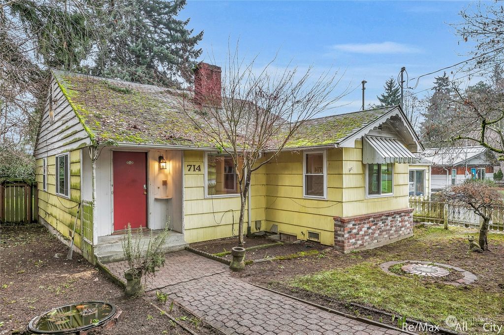 Photo of 714 SW 158th Street, Burien, WA 98166 (MLS # 2196336)