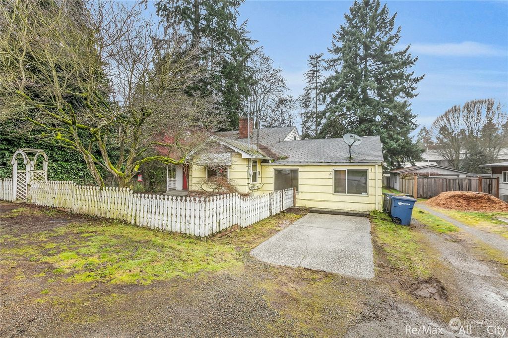 Photo of 714 SW 158th Street, Burien, WA 98166 (MLS # 2196336)