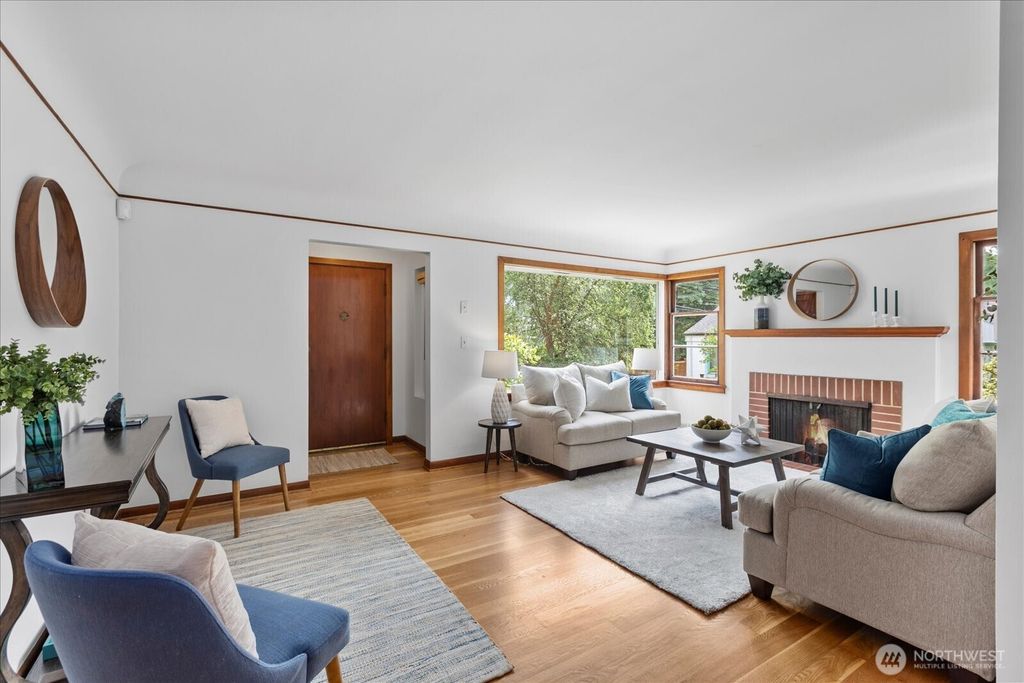 Photo of 10417 20th Avenue NE, Seattle, WA 98125 (MLS # 2405683)