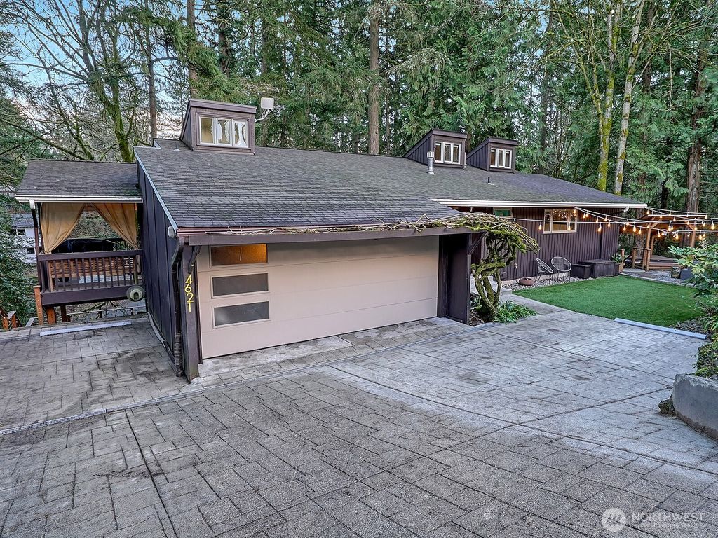 Photo of 4621 NE 192nd Street, Lake Forest Park, WA 99155 (MLS # 2468248)