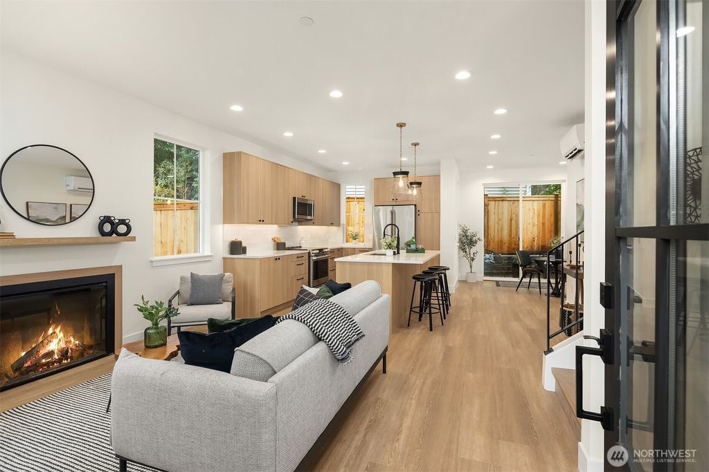 Photo of 11812 NE 103rd Place, Kirkland, WA 98033 (MLS # 2495400)