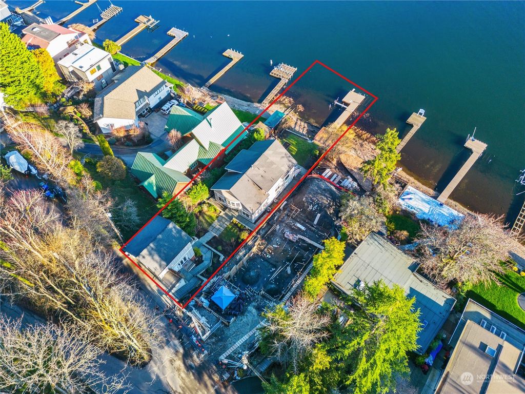 Photo of 1096 W Lake Sammamish Parkway NE, Bellevue, WA 98008 (MLS # 2203731)