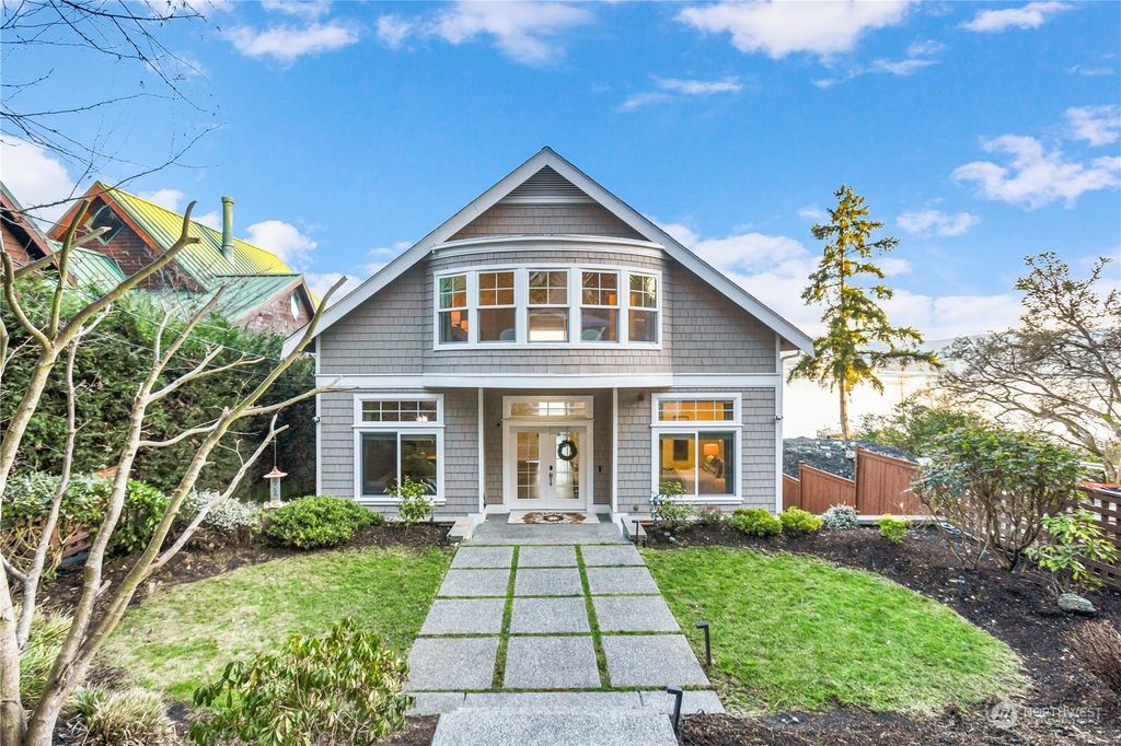 Photo of 1096 W Lake Sammamish Parkway NE, Bellevue, WA 98008 (MLS # 2203731)