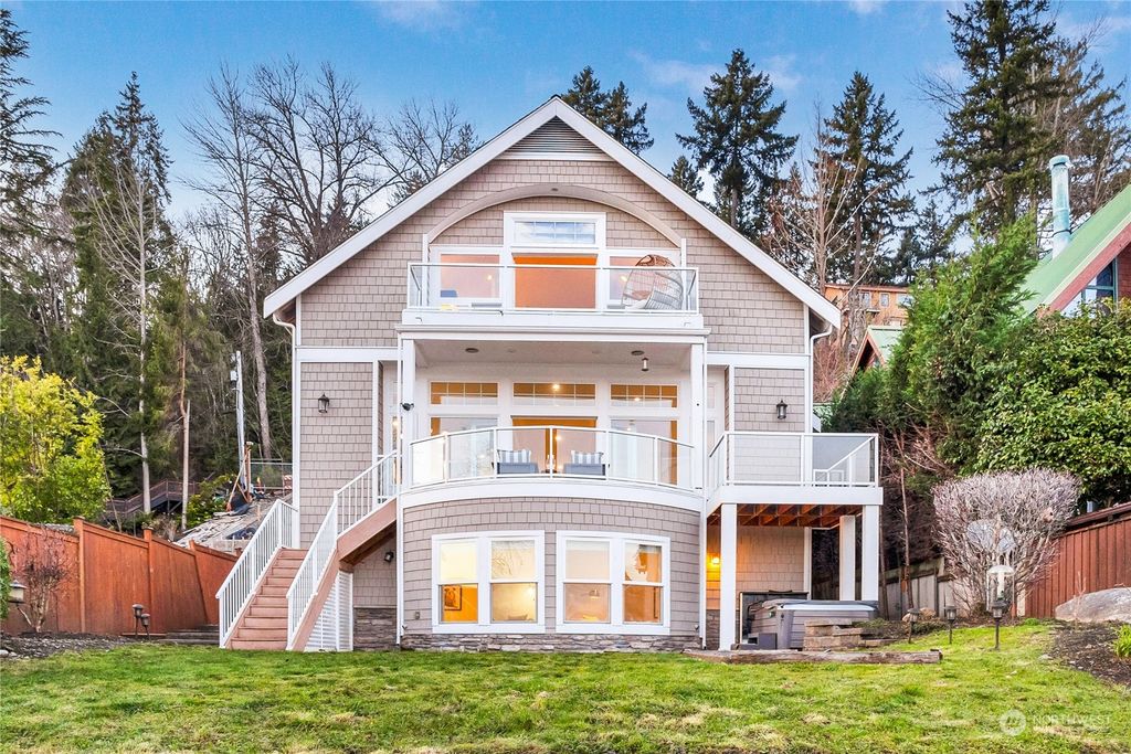 Photo of 1096 W Lake Sammamish Parkway NE, Bellevue, WA 98008 (MLS # 2203731)