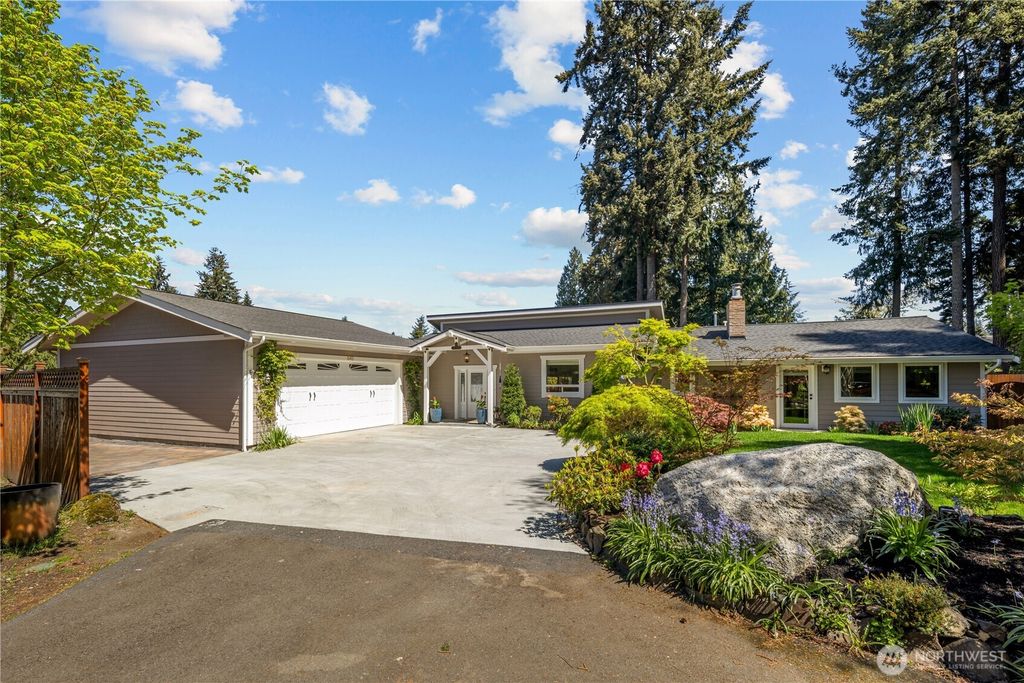 Photo of 643 Edmonds Way, Edmonds, WA 98020 (MLS # 2515878)