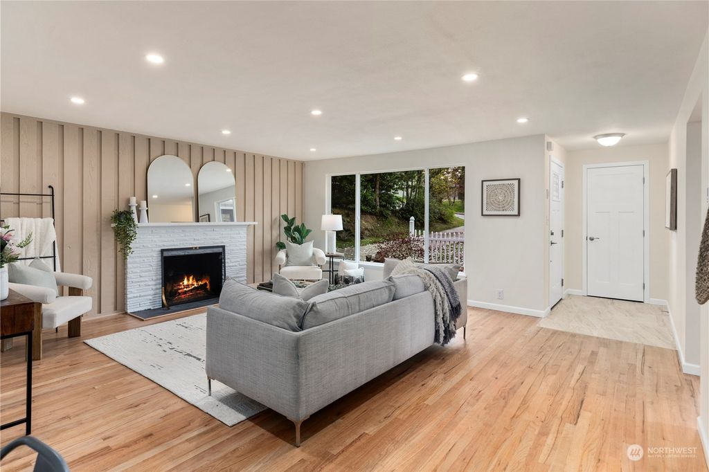 Photo of 14902 SE 46th Street, Bellevue, WA 98006 (MLS # 2217837)