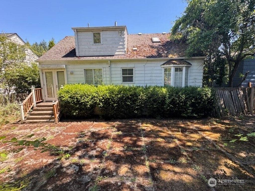 Photo of 4523 48th Avenue NE, Seattle, WA 98105 (MLS # 2504443)