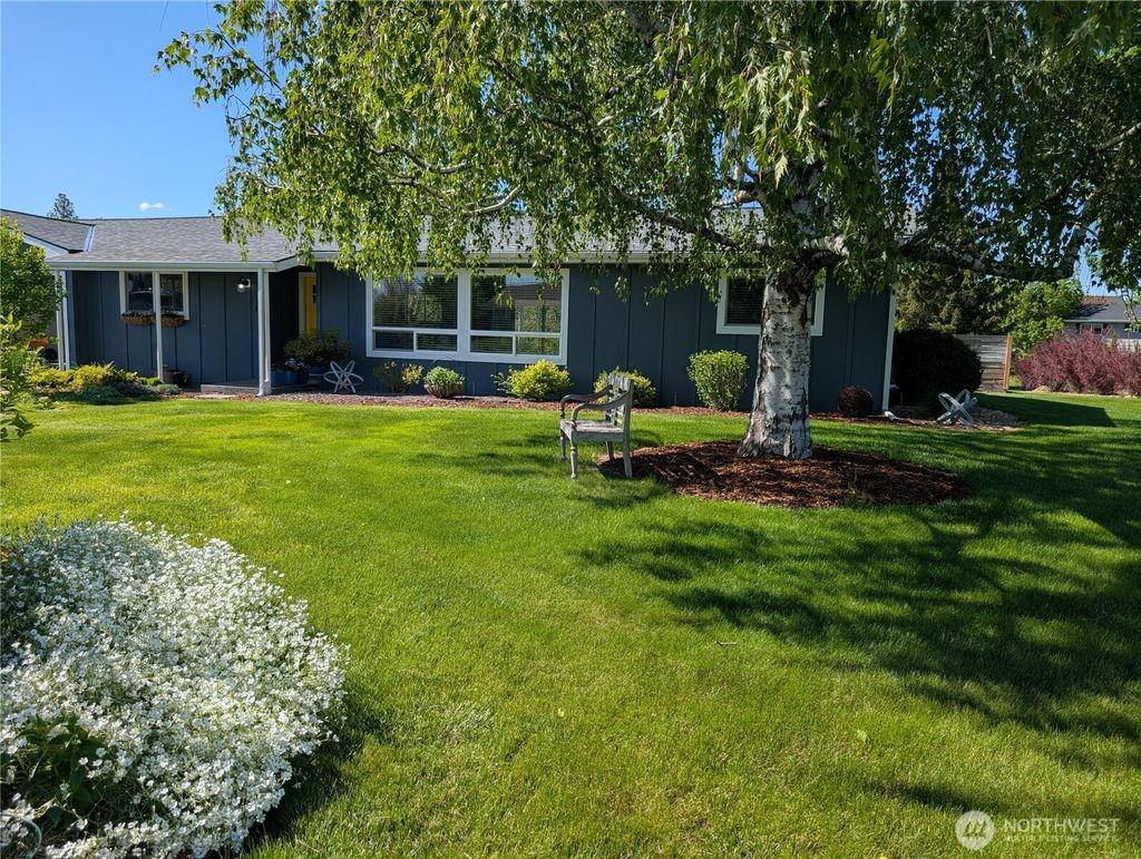 Photo of 1326 Havstad Drive, Walla Walla, WA 99362 (MLS # 2517841)