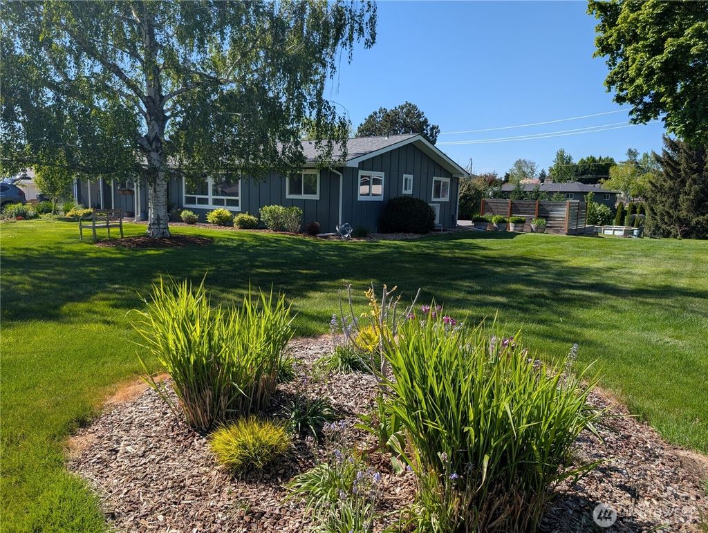 Photo of 1326 Havstad Drive, Walla Walla, WA 99362 (MLS # 2517841)