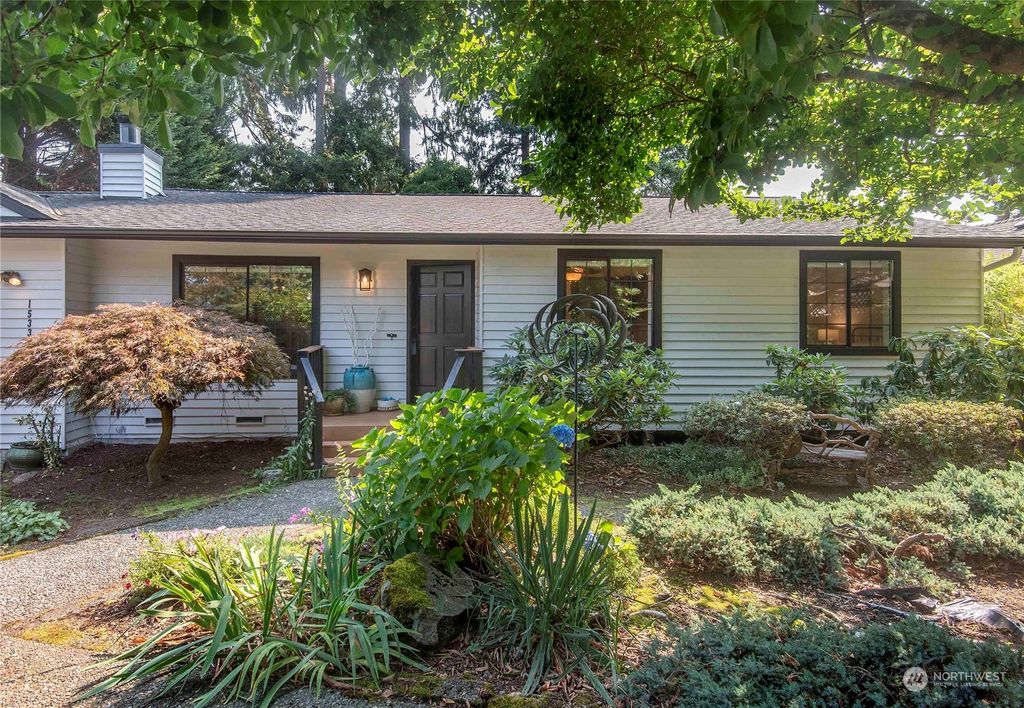 Photo of 15332 81st Avenue NE, Kenmore, WA 98028 (MLS # 2154970)