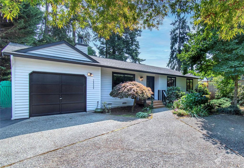 Photo of 15332 81st Avenue NE, Kenmore, WA 98028 (MLS # 2154970)