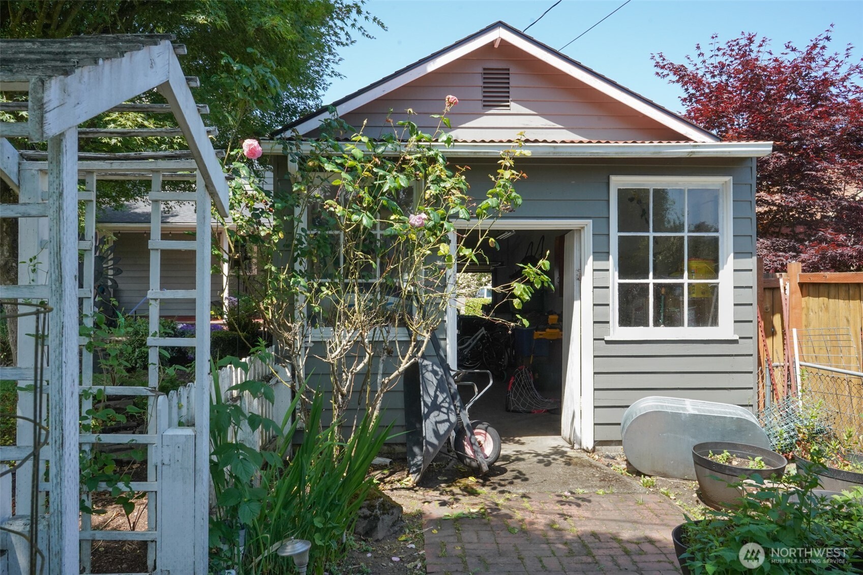 208 N Washington