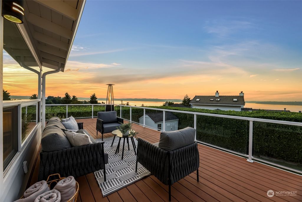 Photo of 112 S 296th Place, Federal Way, WA 98003 (MLS # 2138933)