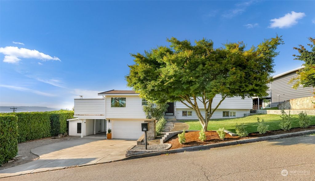 Photo of 112 S 296th Place, Federal Way, WA 98003 (MLS # 2138933)