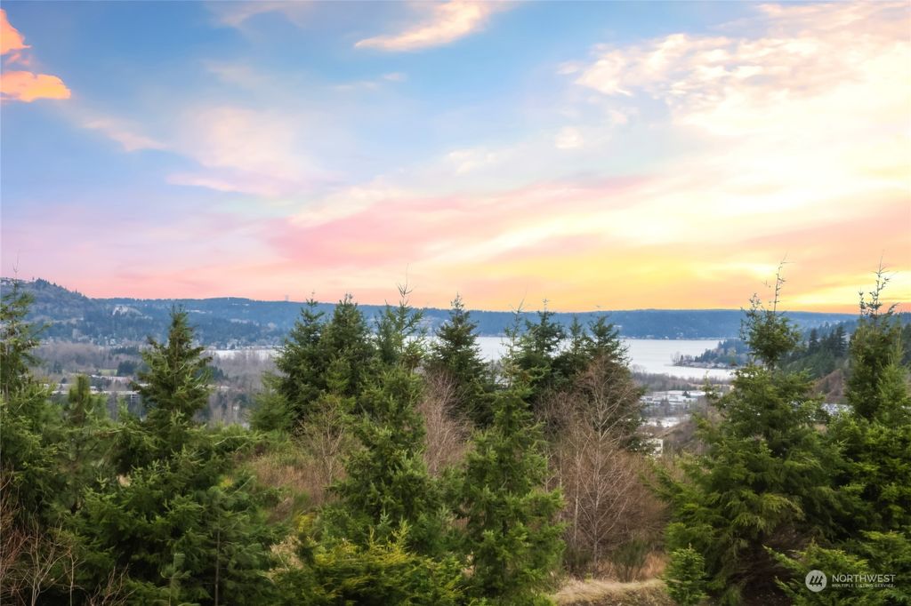 Photo of 1027 Westridge Way NE, Issaquah, WA 98029 (MLS # 2032500)
