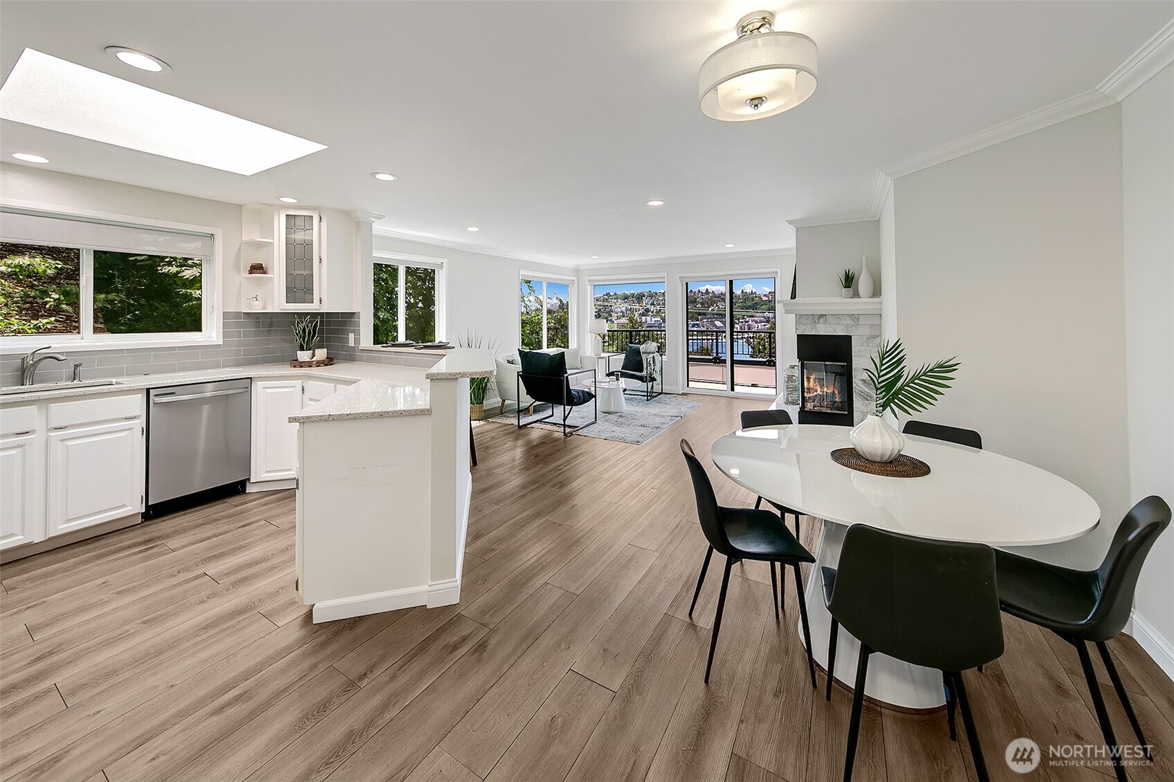 1028 Lakeview Boulevard E 10