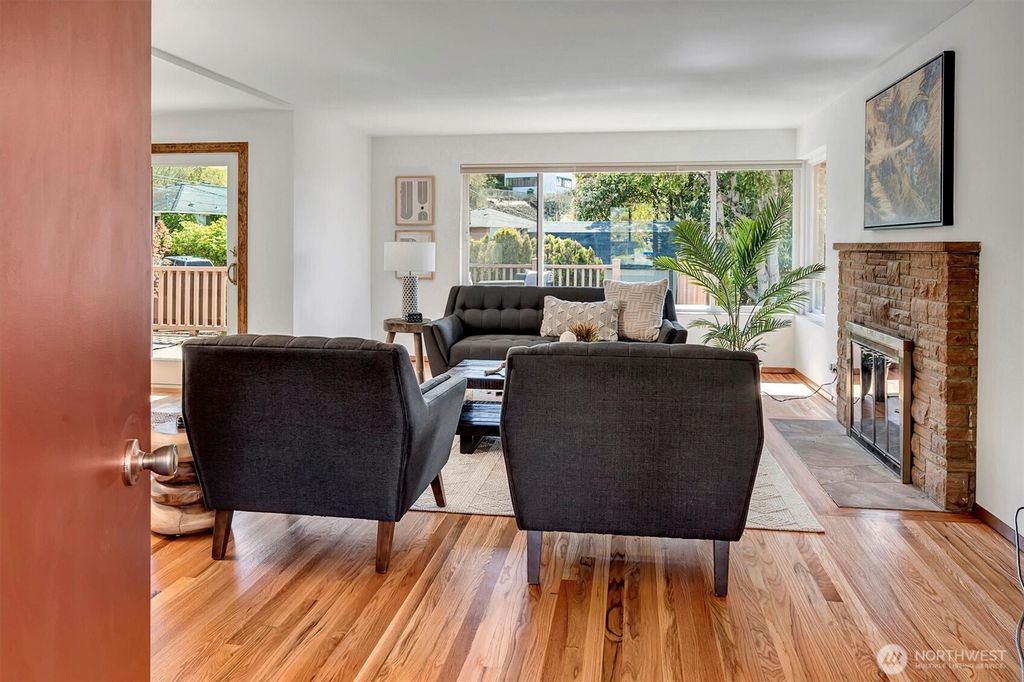 Photo of 4003 SW Trenton Street, Seattle, WA 98136 (MLS # 2332527)