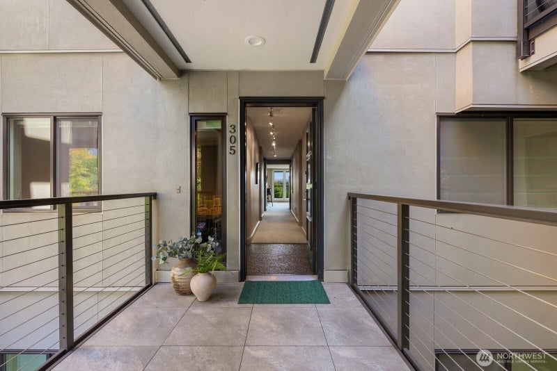 121 Lakeside Avenue 305