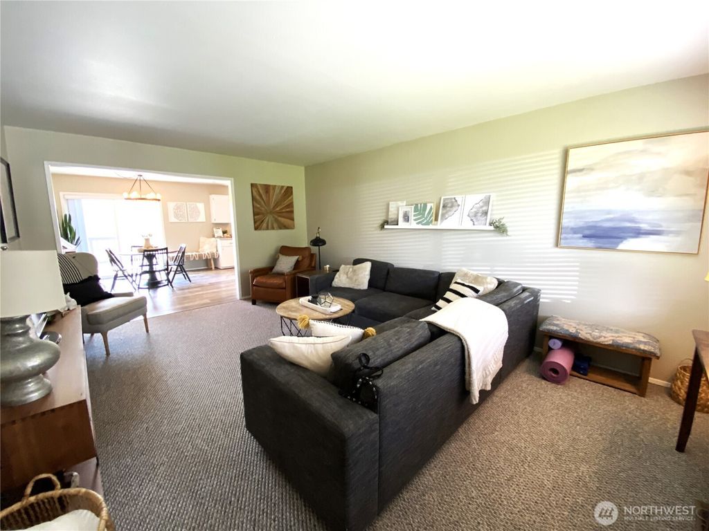 Photo of 986 Highline Drive, East Wenatchee, WA 98802 (MLS # 2495387)