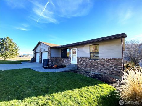 Photo of 986 Highline Drive, East Wenatchee, WA 98802 (MLS # 2495387)