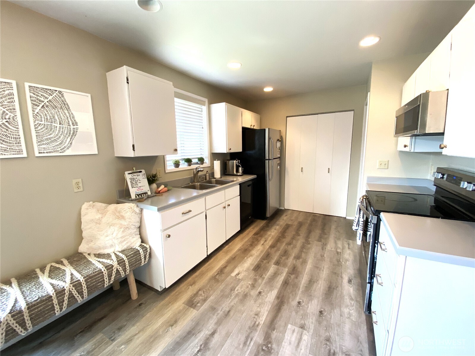 986 Highline Drive