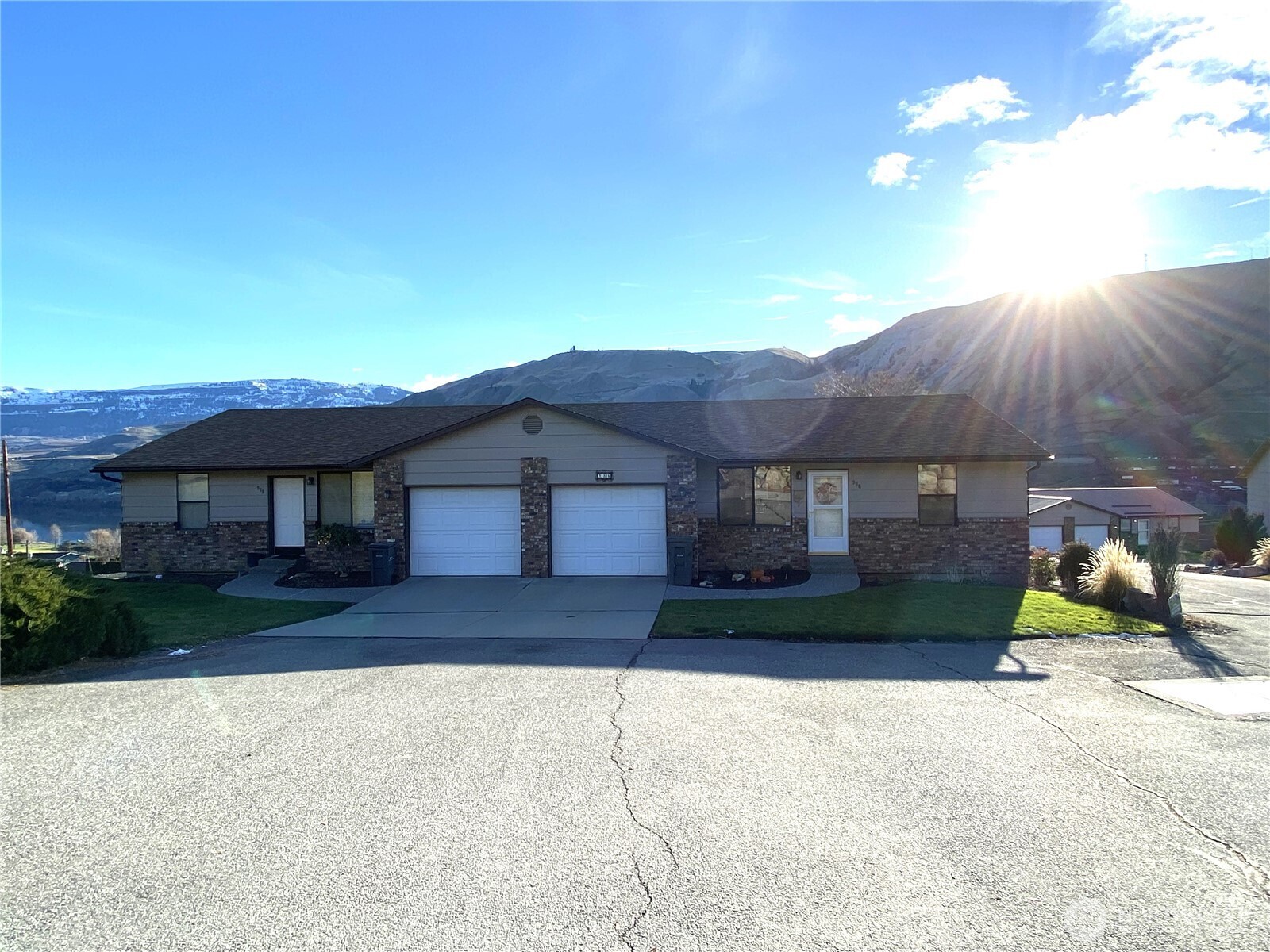 986 Highline Drive