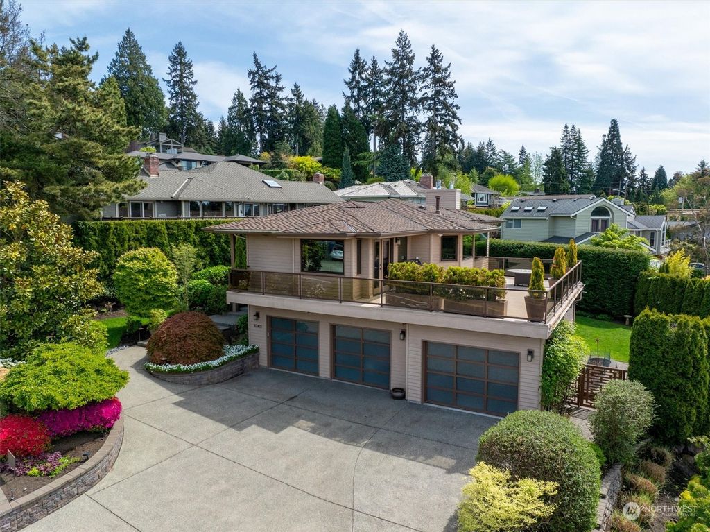 Photo of 10411 NE 52nd Street, Kirkland, WA 98033 (MLS # 2227970)